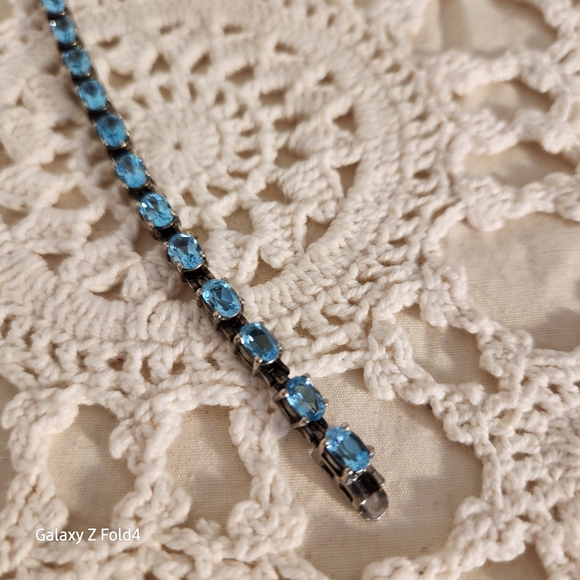 Elegant Blue Gemstone Bracelet - Picture 5 of 9